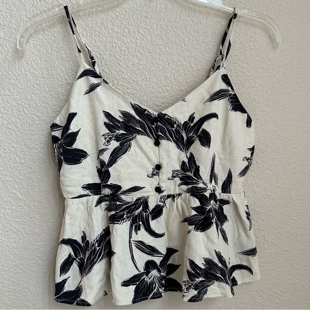 NWT Monteau Linen Blend Cream Top with Black Floral Design Size Large
